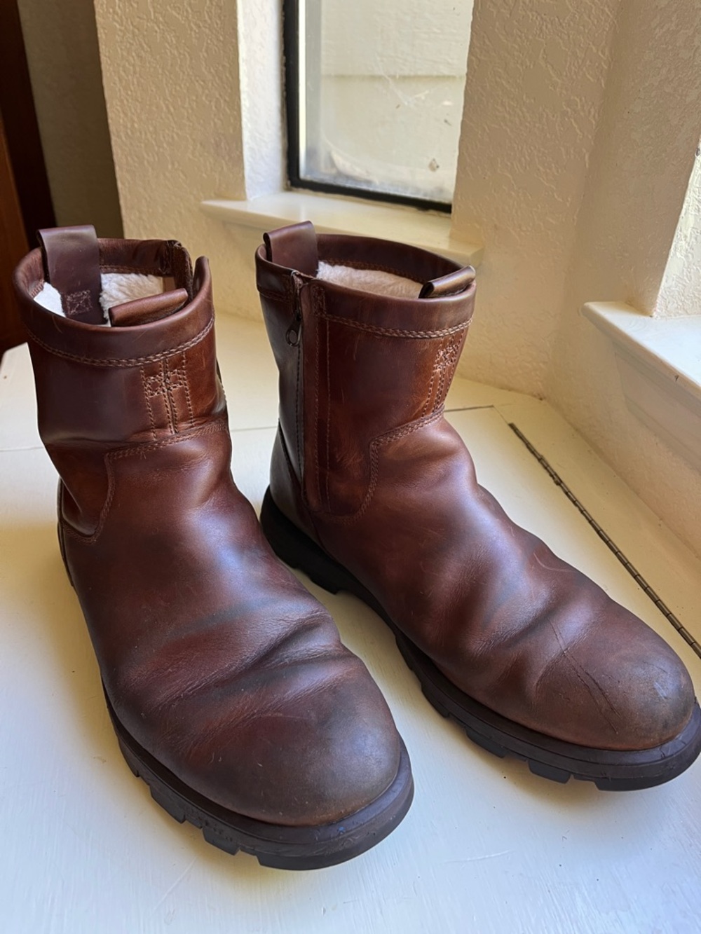 UGG Men’s Brown Leather Zip Ankle Boots
